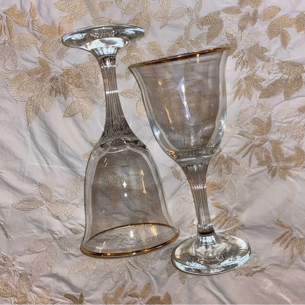 NWOT Gold Rimed Elegant Wine Glasses, Stunning Simple Design, Great Condition🍷🍷